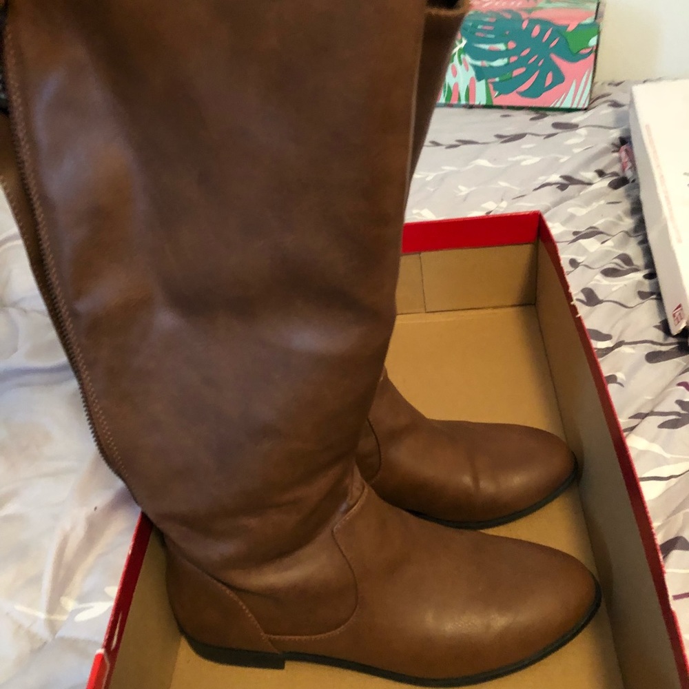 Size 10 American Eagle Cognac knee high boots.